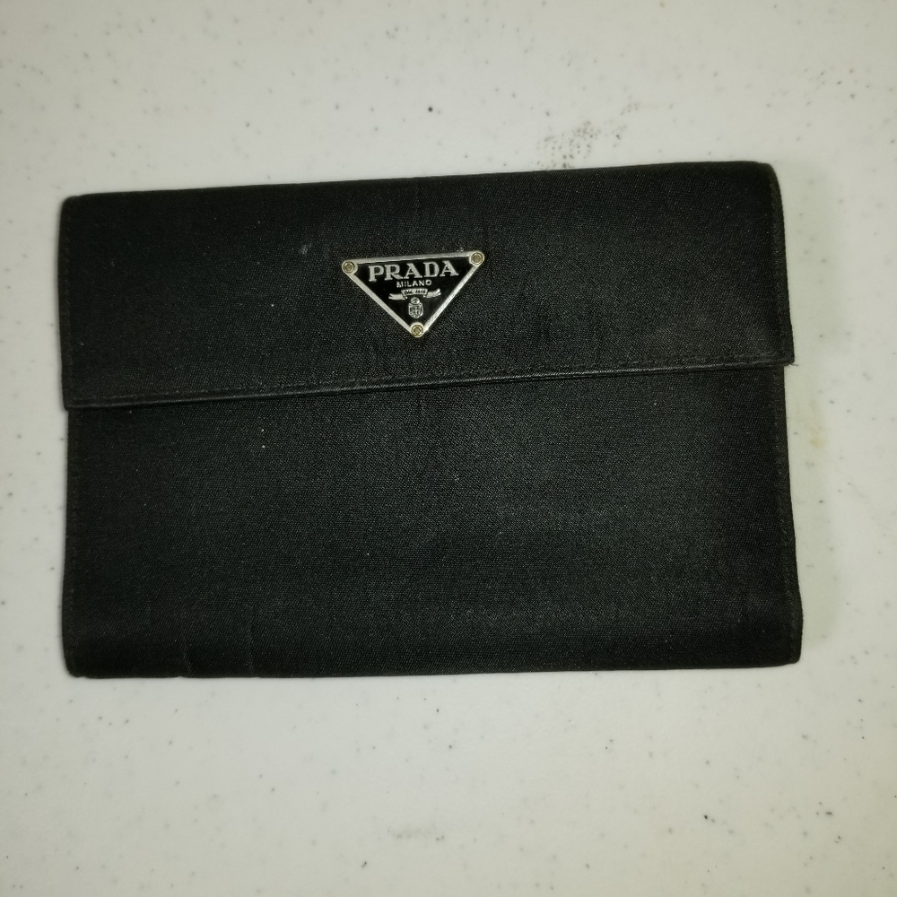 ❤️❤️PRADA Nylon Bifold Wallet in Black. Small stain on the wallet.